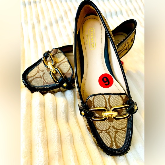 COACH PERRI NWOT GORGEOUS DRIVING MOCCASINS FLATS GOLD HARDWARE SIGNATURE COACH - Picture 3 of 6
